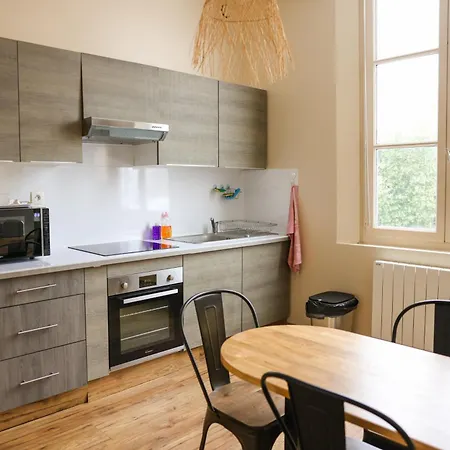 Entre Troyes Murs, 4 Avec Parking, Troyes