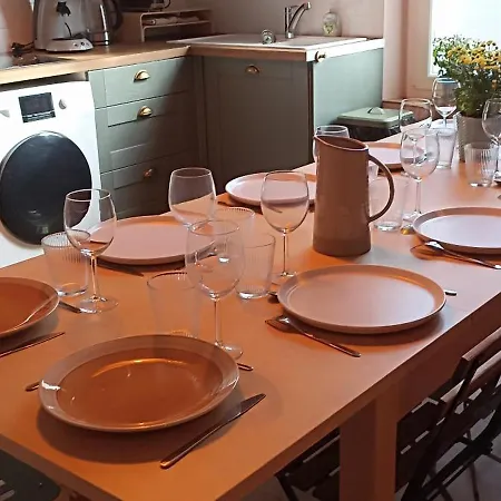 Entre Troyes Murs, 4 Avec Parking, Troyes * Sainte-Savine